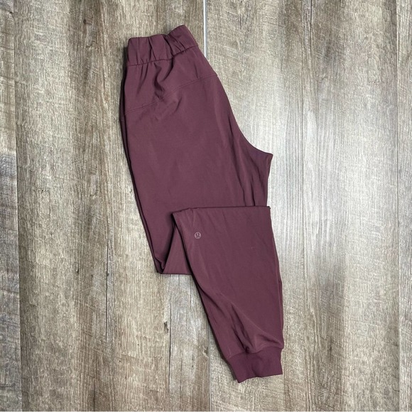 lululemon athletica Pants - lululemon Cassis On the Fly Joggers Luxtreme 25" Size 2